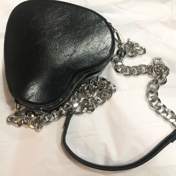 Steve Madden black crinkled zippered heavy chain heart shaped crossbody‎ bag new - Picture 11 of 17